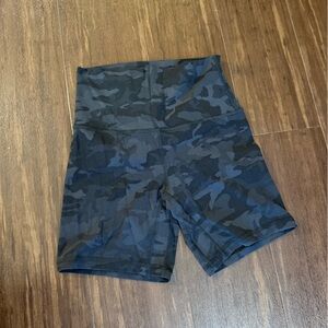 Lululemon Align biker shorts in camo pattern